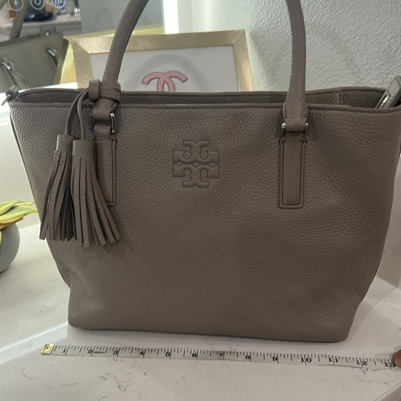 Tory Burch purse EUC light gray, no call outs - Picture 6 of 14